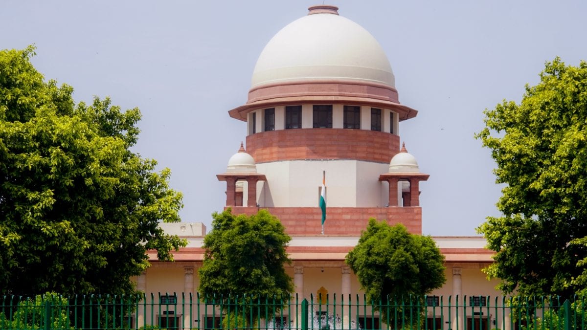 सुप्रीम कोर्ट ने विधेयकों पर राज्यपालों के लिए समयसीमा तय करने से इनकार किया, कहा लंबी देरी से सीमित समीक्षा का सामना करना पड़ सकता है | भारत समाचार